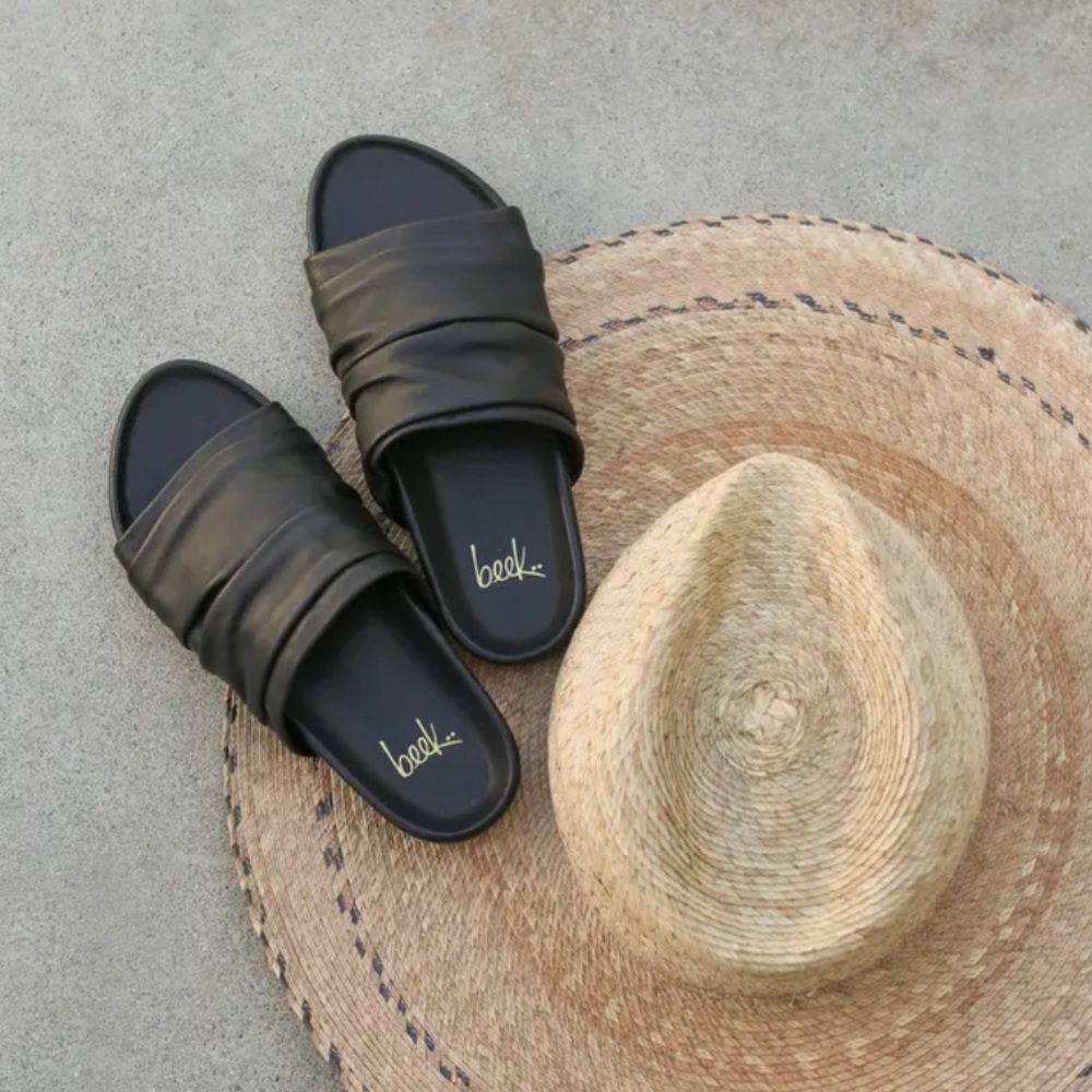 Beek Minla  slide sandals Black Leather size 10 gently used